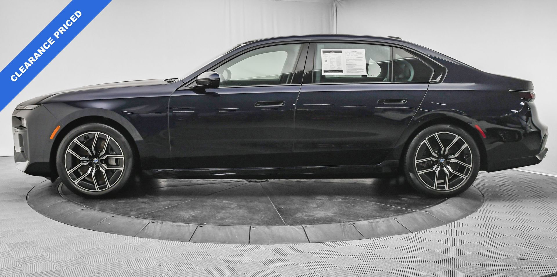 Used 2024 BMW 760i xDrive w/ Premium Package 2 image 4