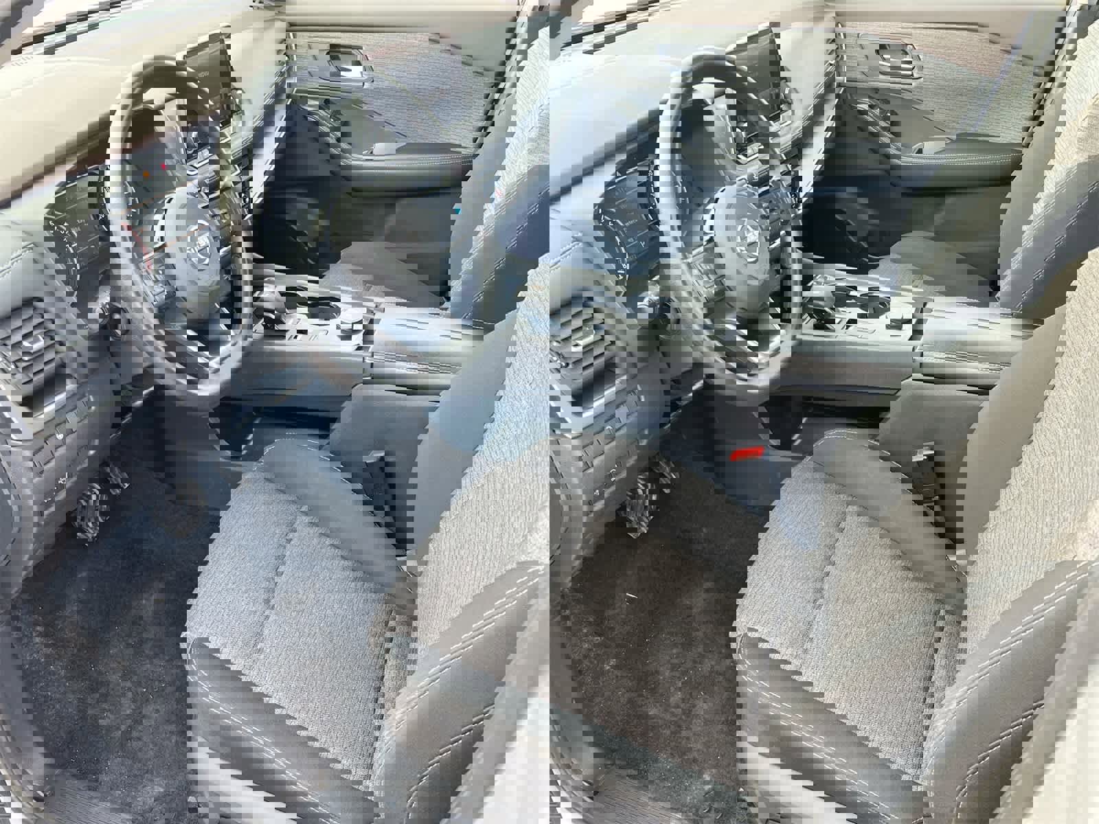 Used 2023 Nissan Rogue SV image 10