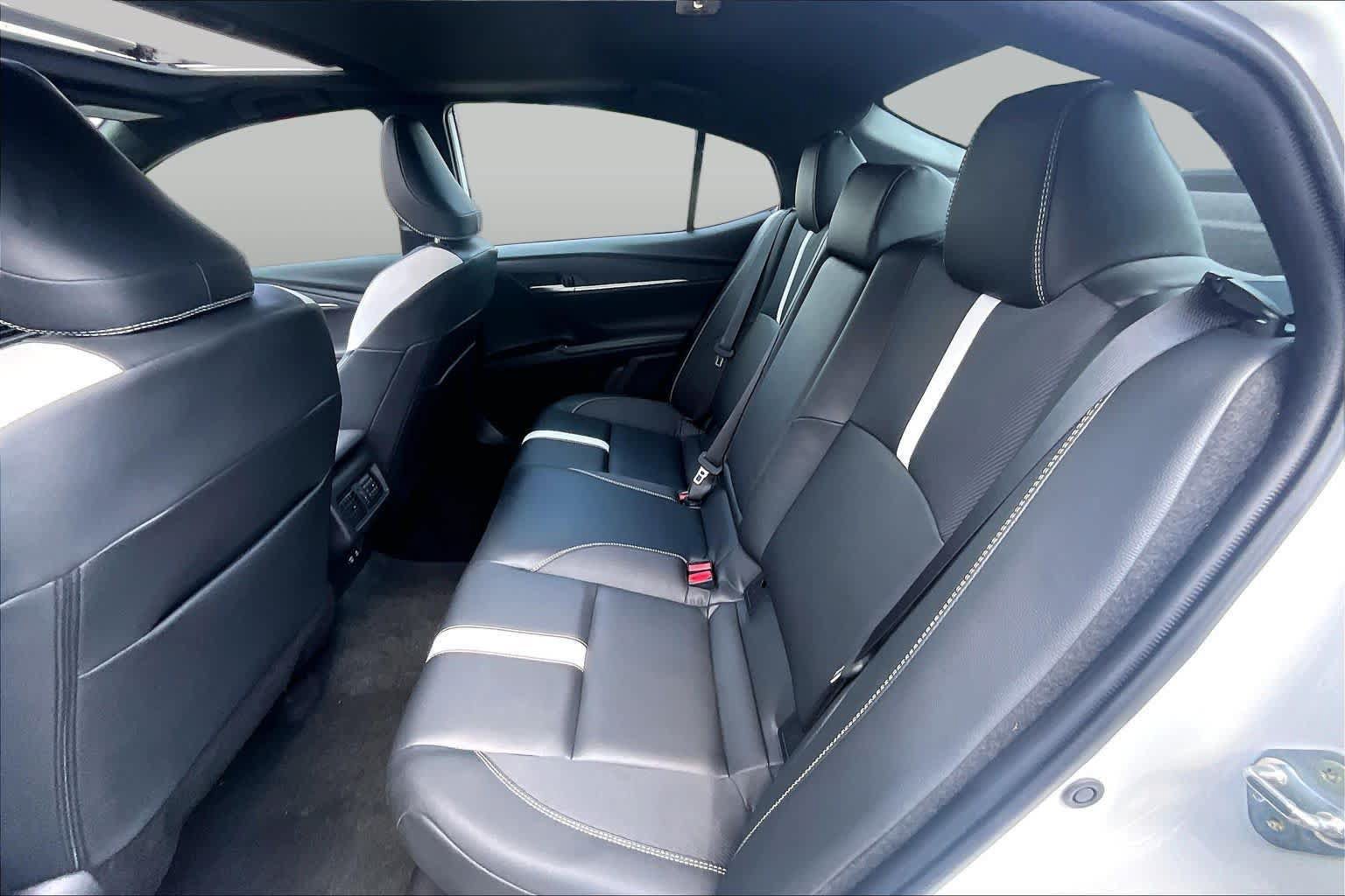 Used 2026 Toyota Camry Hybrid w/ Convenience Package FWD image 20
