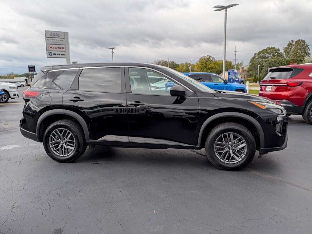 Used 2024 Nissan Rogue S AWD/4WD image 9