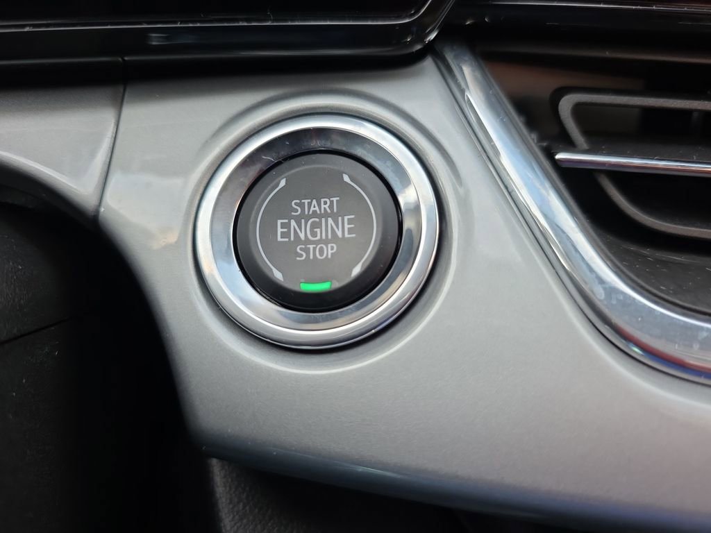Used 2025 Chevrolet Trax LT FWD image 27