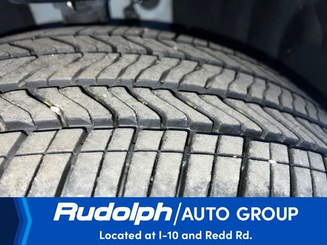 Used 2025 Chevrolet Traverse LT image 36