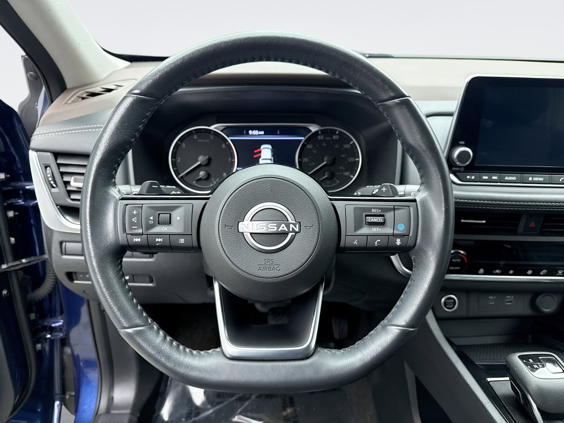 Used 2023 Nissan Rogue SV w/ SV Premium B Package image 12