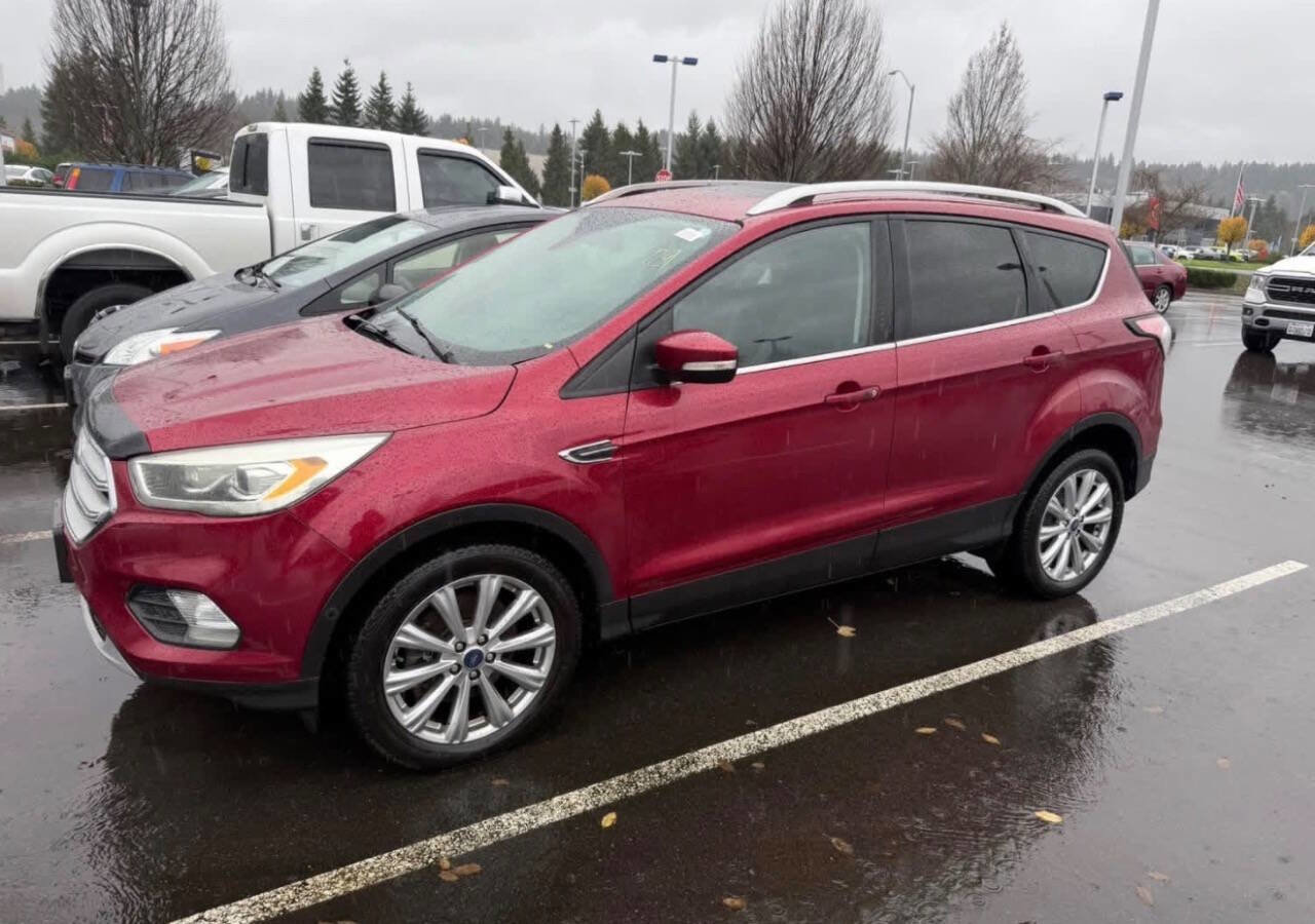 Used 2018 Ford Escape Titanium AWD/4WD image 2