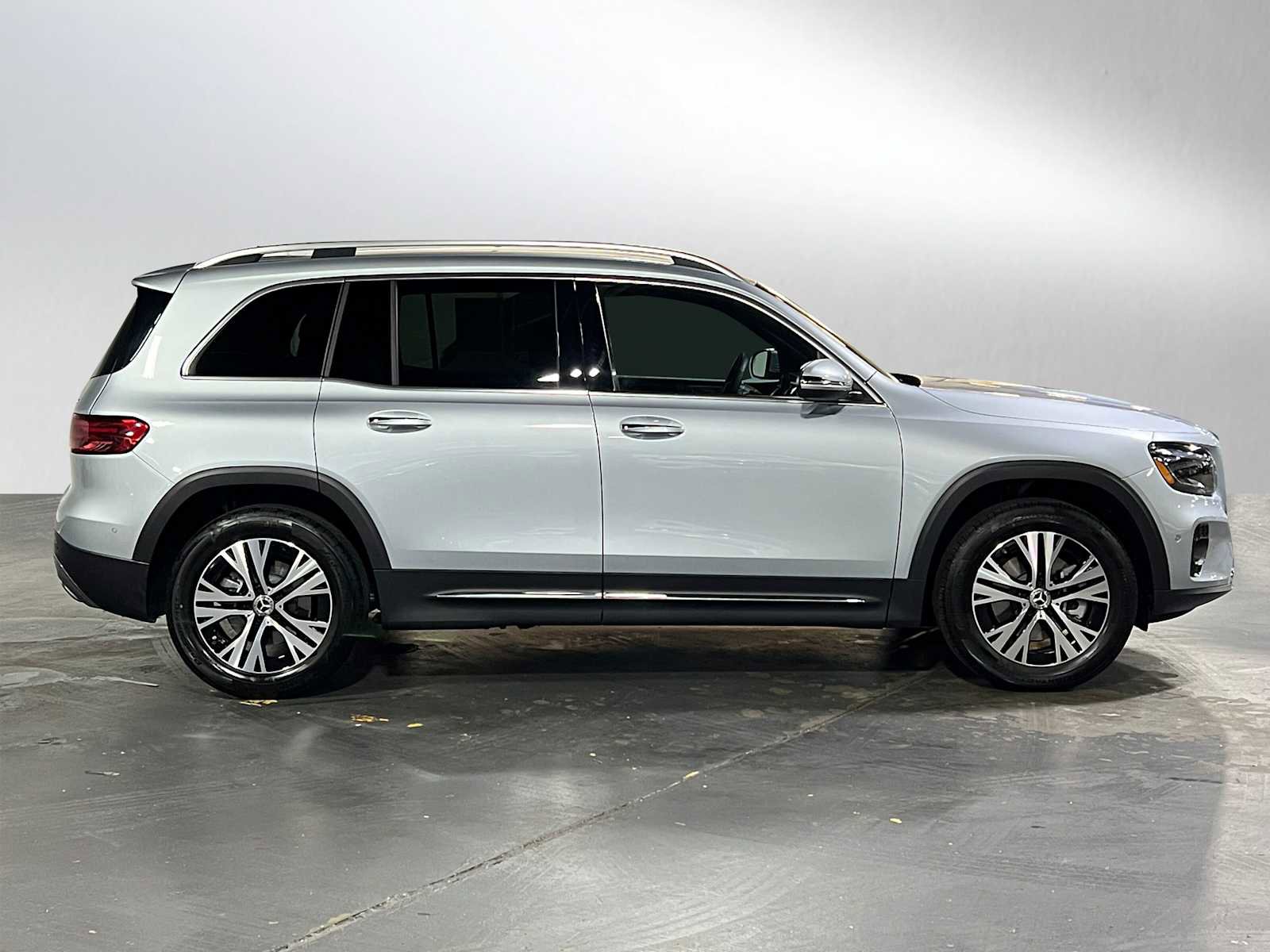 Certified 2025 Mercedes-Benz GLB 250 4MATIC image 2