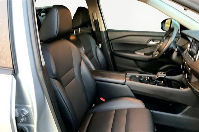 Used 2024 Nissan Rogue SV w/ SV Premium Package image 20