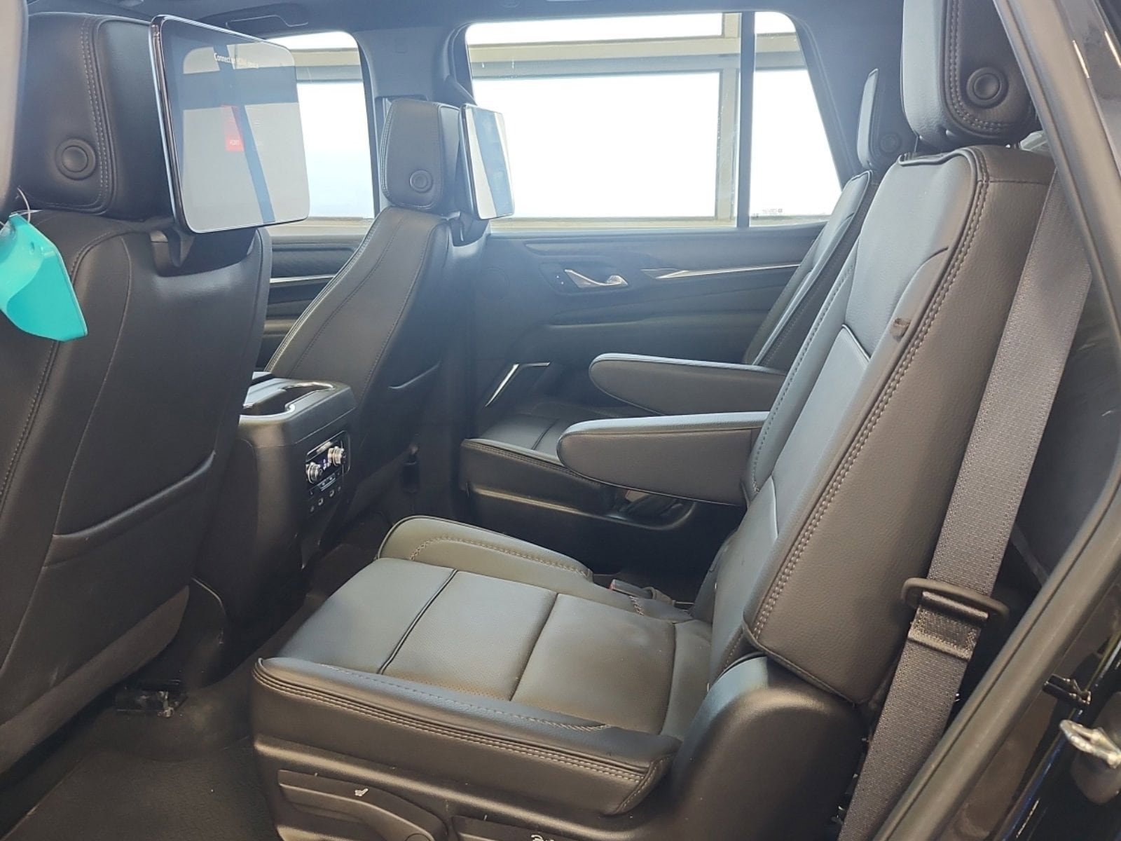 Used 2024 GMC Yukon Denali w/ Advanced Technology Package AWD/4WD image 11
