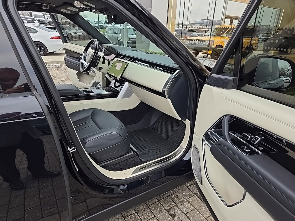 Used 2024 Land Rover Range Rover Long Wheelbase Autobiography image 21