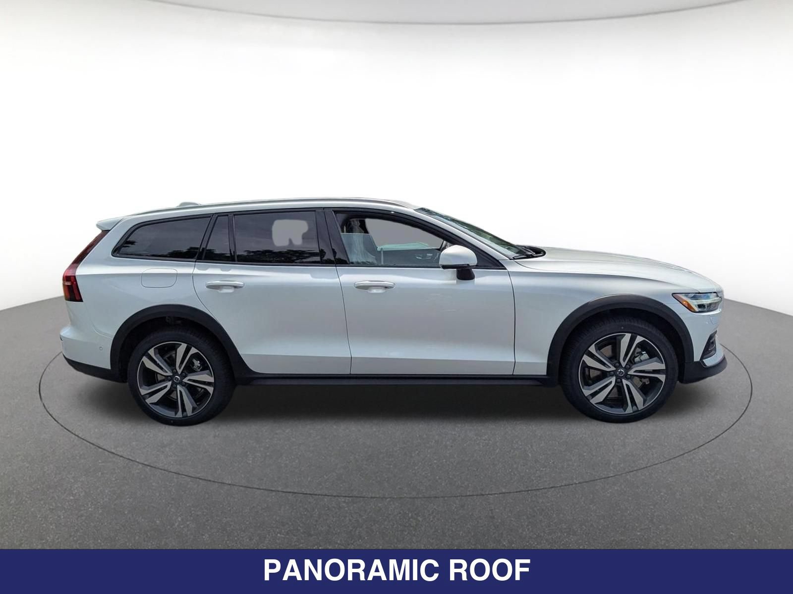 Certified 2026 Volvo V60 B5 Cross Country Plus w/ Protection Package Premier AWD/4WD image 3