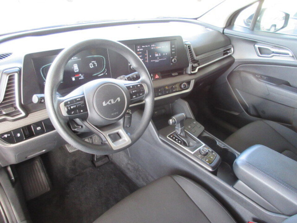 Used 2024 Kia Sportage LX image 11