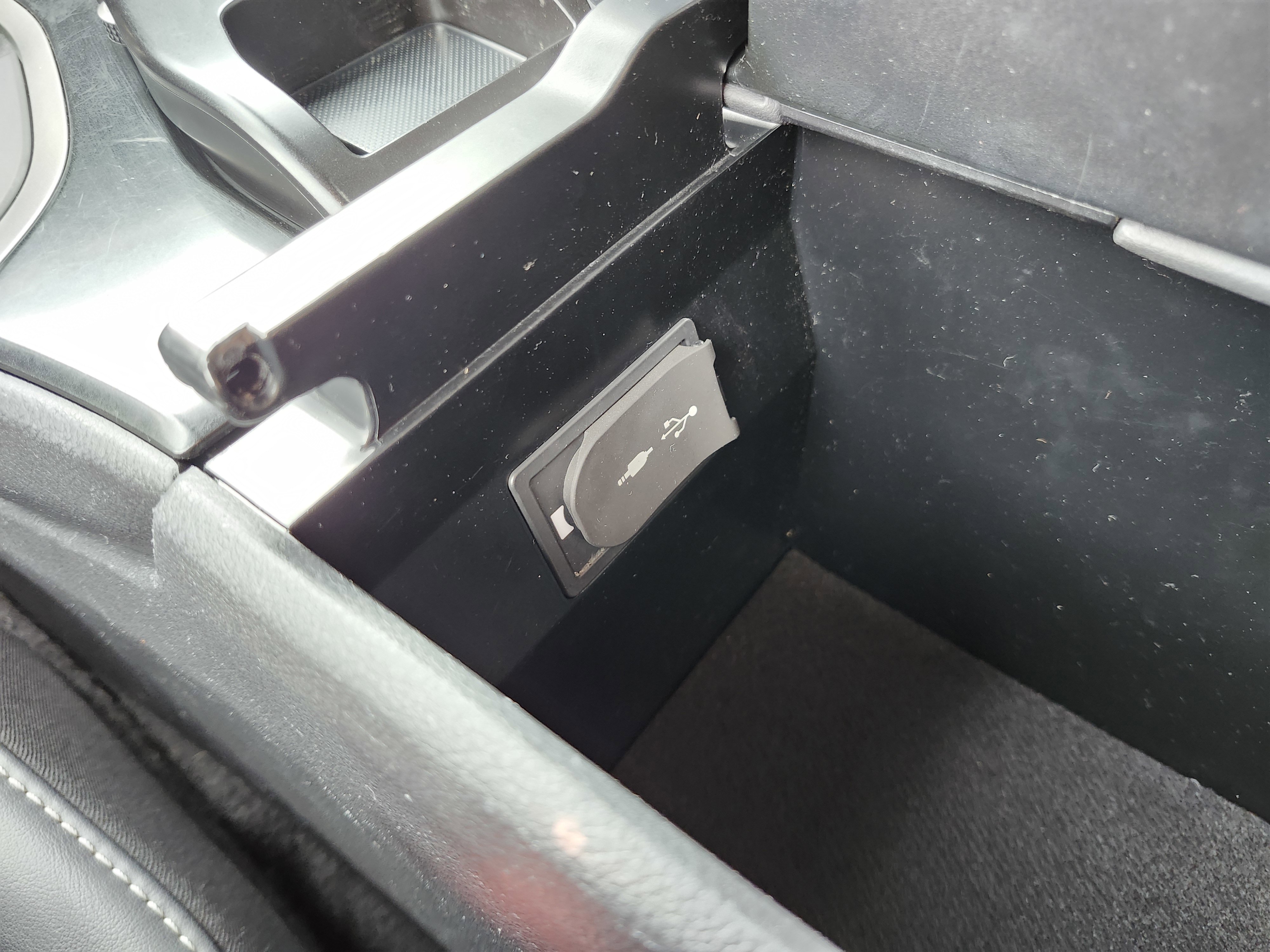 Used 2019 Lexus UX 200 w/ Accessory Package FWD image 9