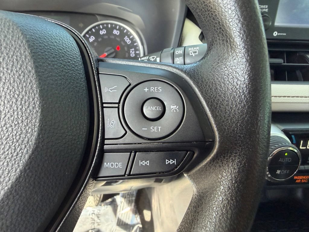 Used 2021 Toyota RAV4 XLE FWD image 21