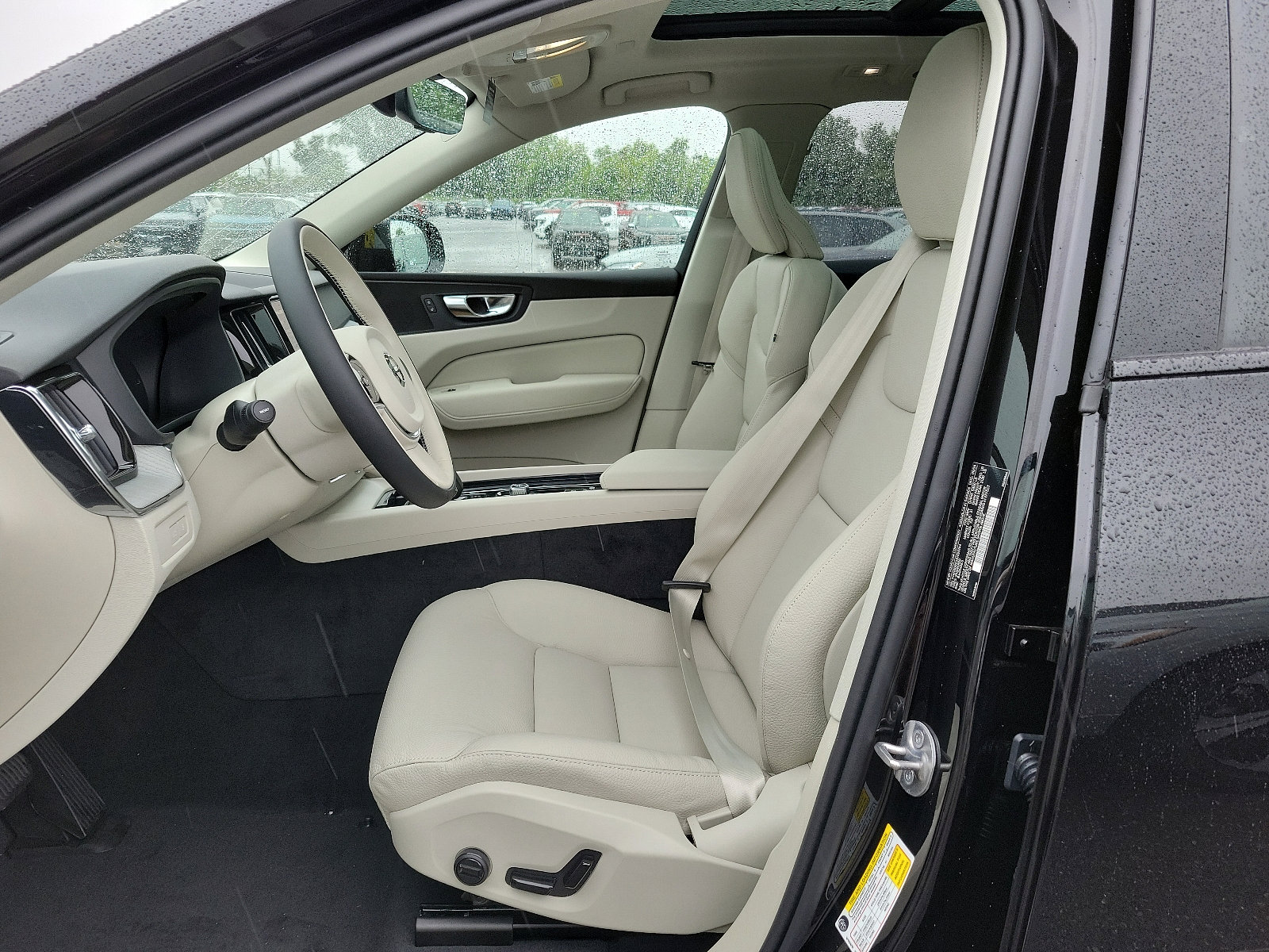 Certified 2025 Volvo XC60 T8 Plus w/ Protection Package Premier AWD/4WD image 6