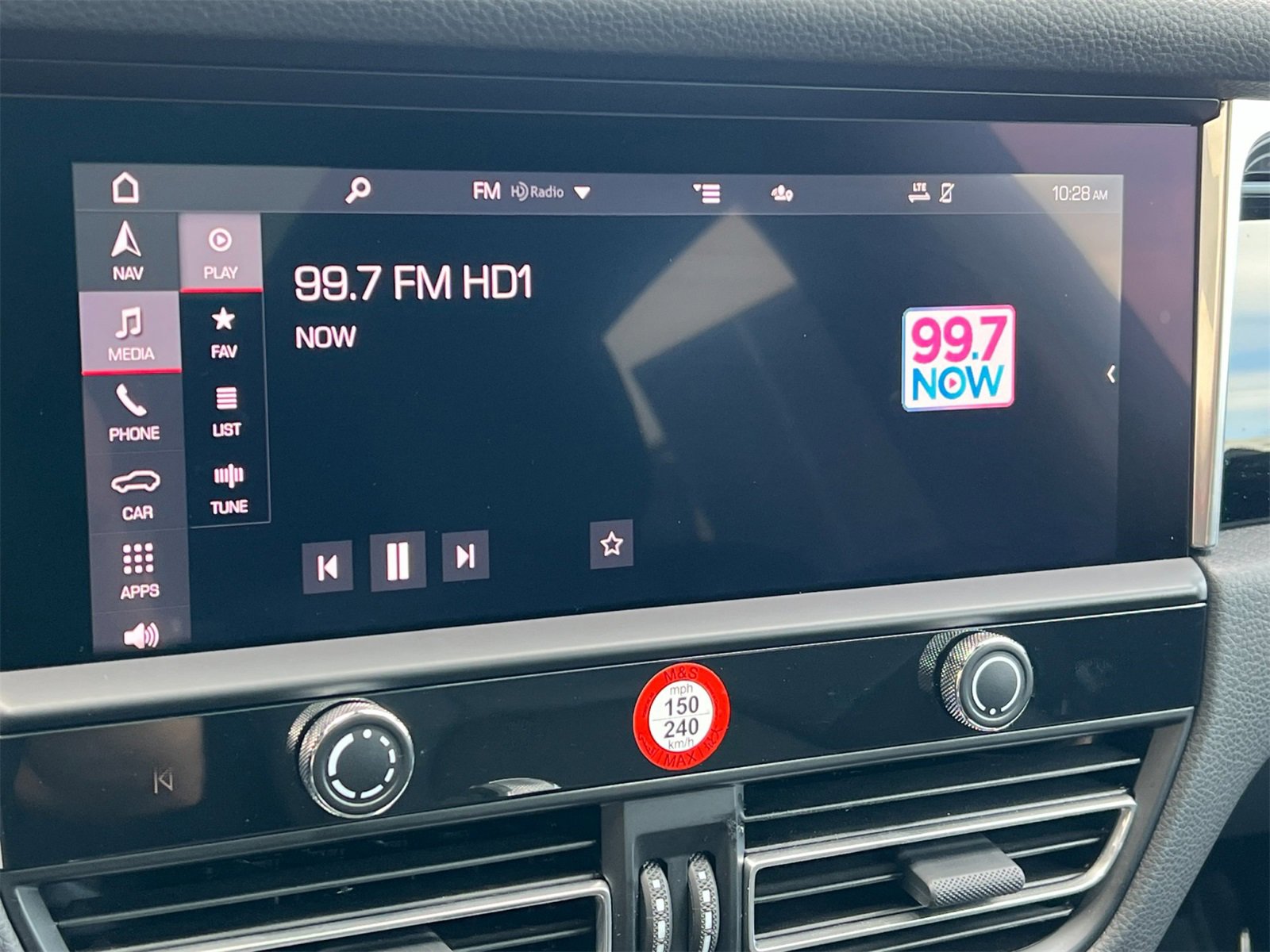 Used 2025 Porsche Macan image 21