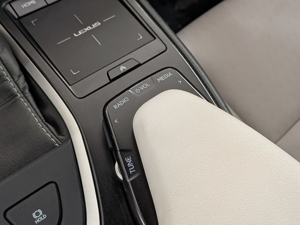 Used 2019 Lexus UX 200 w/ Accessory Package FWD image 28