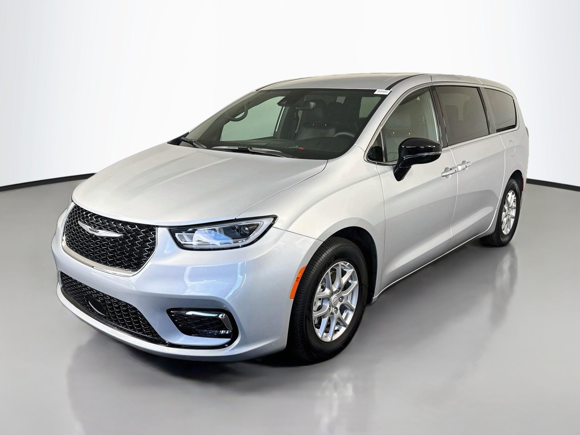 Used 2026 Chrysler Pacifica Select FWD image 4