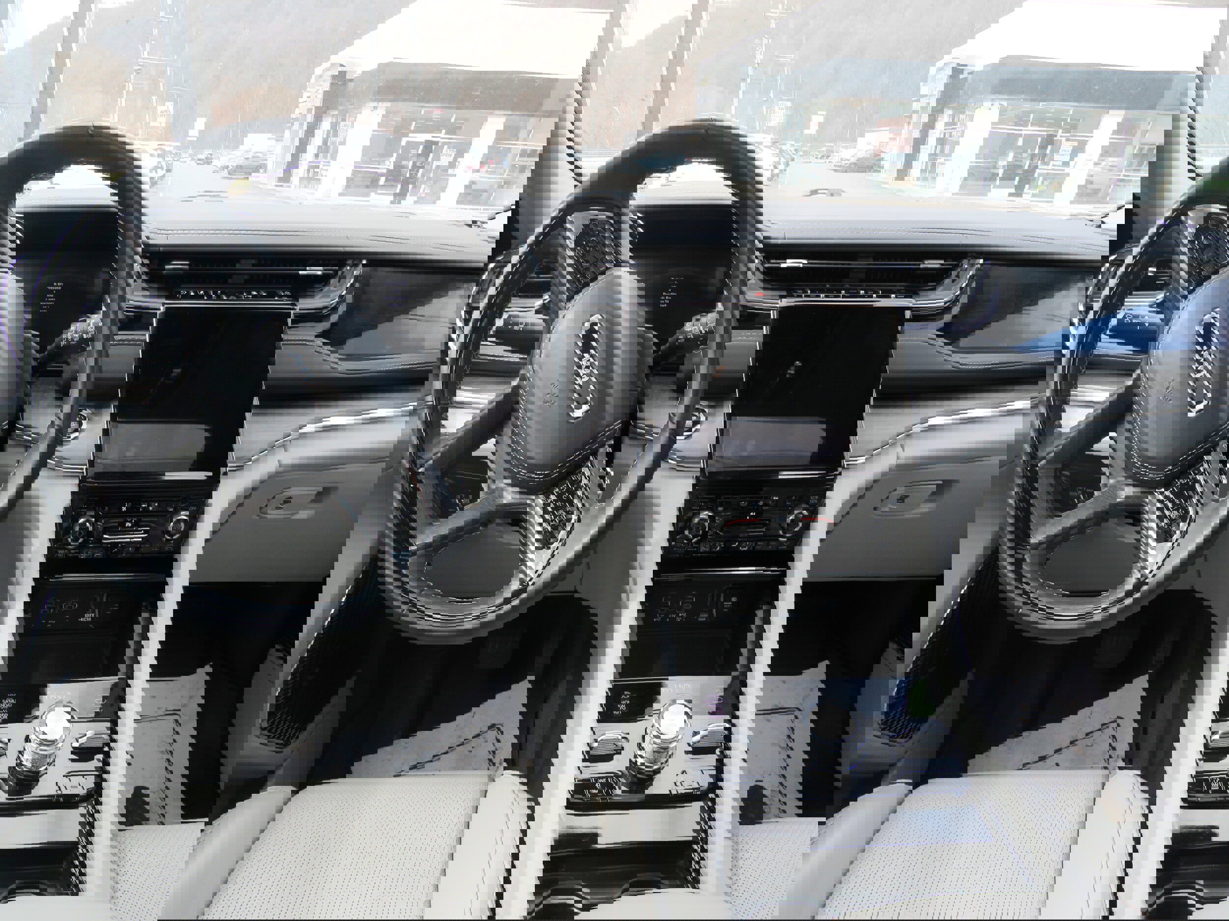 Used 2023 Jeep Grand Cherokee Overland w/ Adv Protech Group III image 10