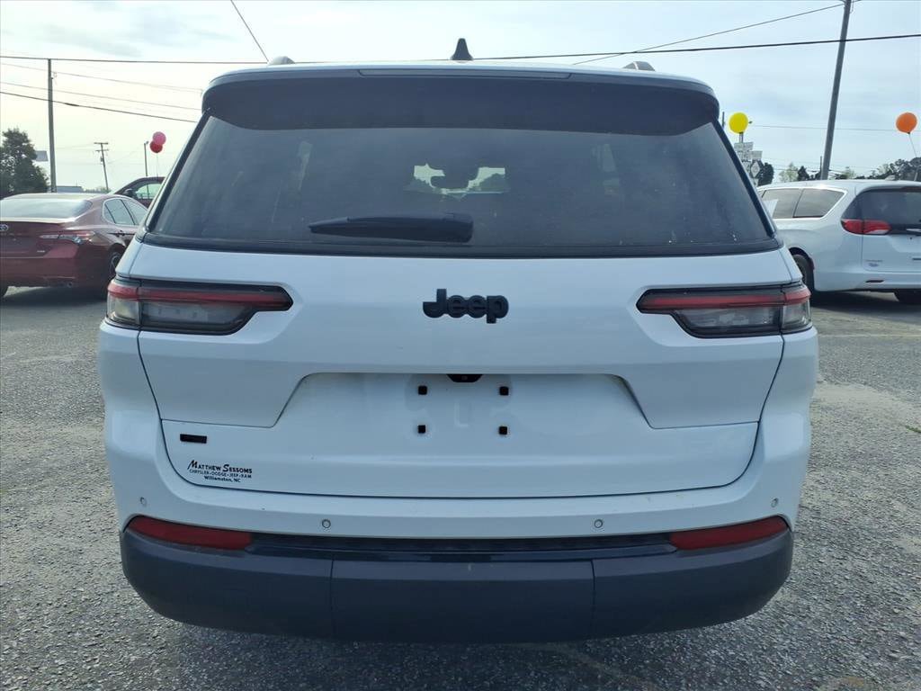 Used 2023 Jeep Grand Cherokee L Laredo RWD image 3