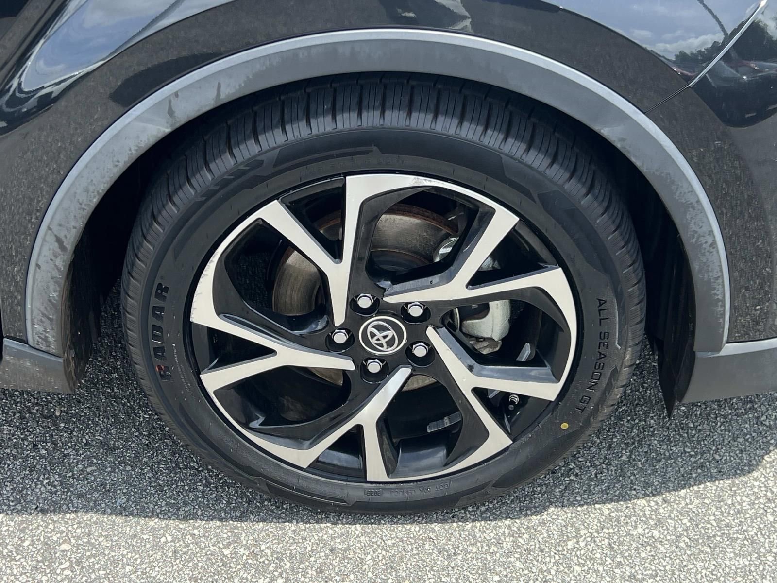Used 2019 Toyota C-HR XLE FWD image 12