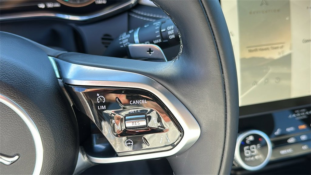 Certified 2025 Jaguar F-PACE R-Dynamic S image 13