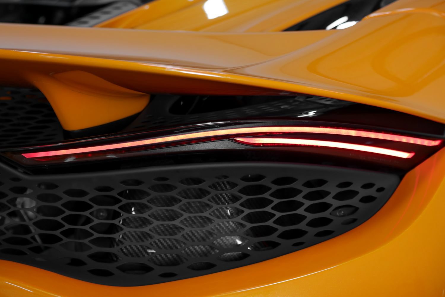 Used 2021 McLaren 765LT RWD image 25