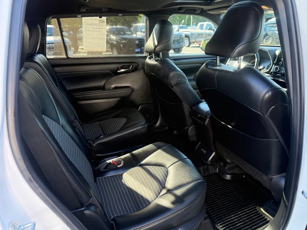 Used 2021 Toyota Highlander XSE AWD/4WD image 20