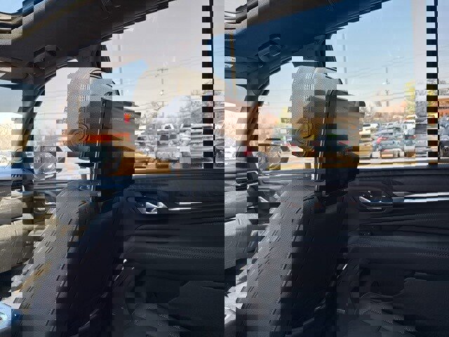 Used 2024 GMC Yukon Denali w/ Advanced Technology Package image 11