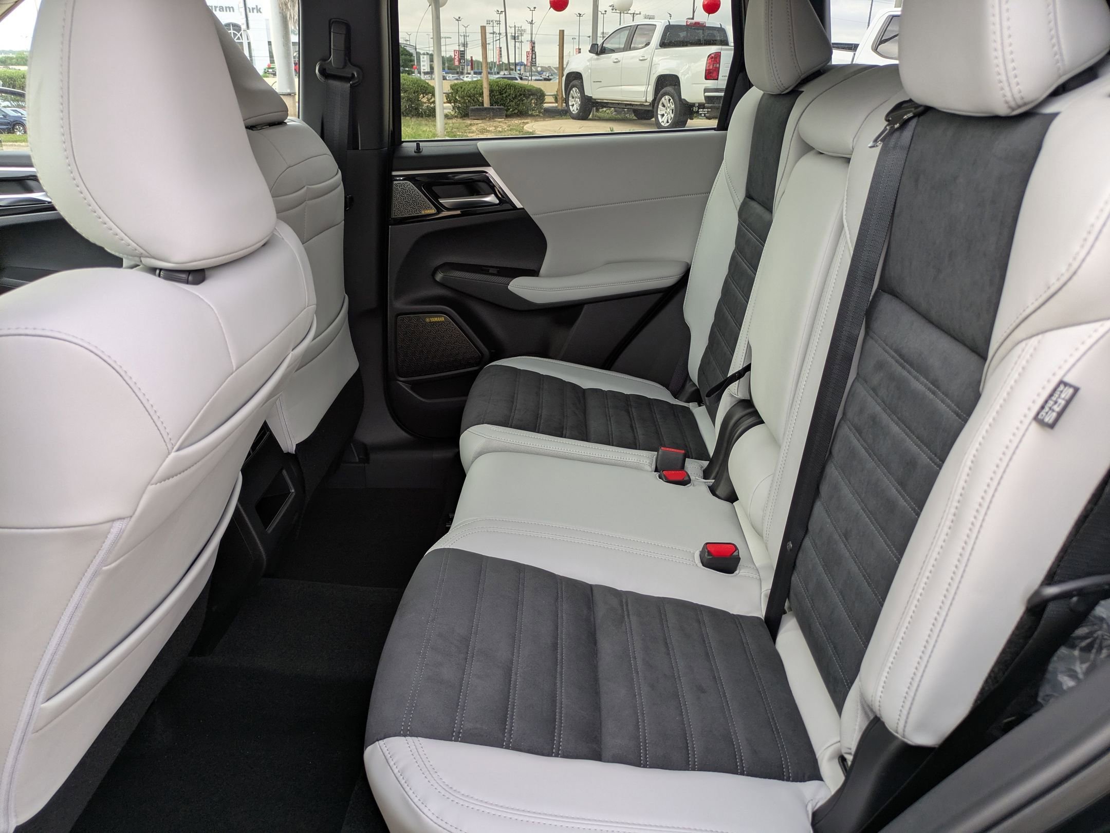 New 2025 Mitsubishi Outlander SE FWD image 13