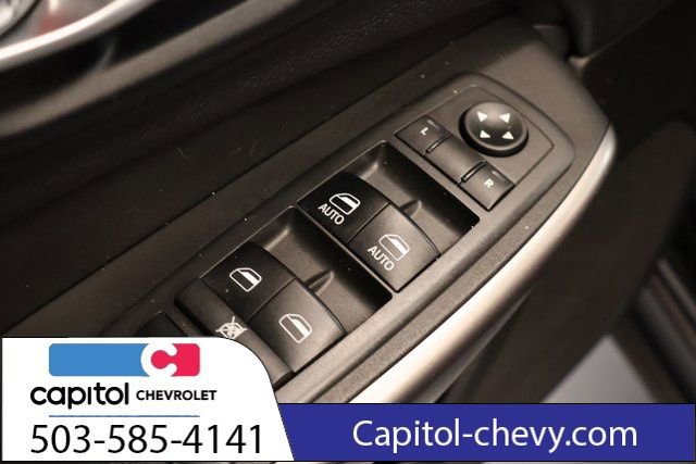 Used 2019 Jeep Cherokee Latitude Plus w/ Cold Weather Group FWD image 11