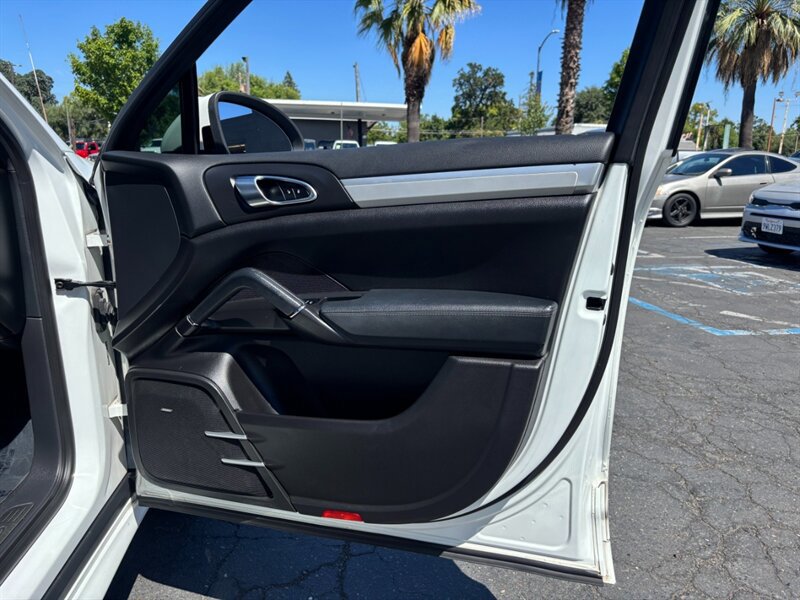 Used 2013 Porsche Cayenne GTS AWD/4WD image 14