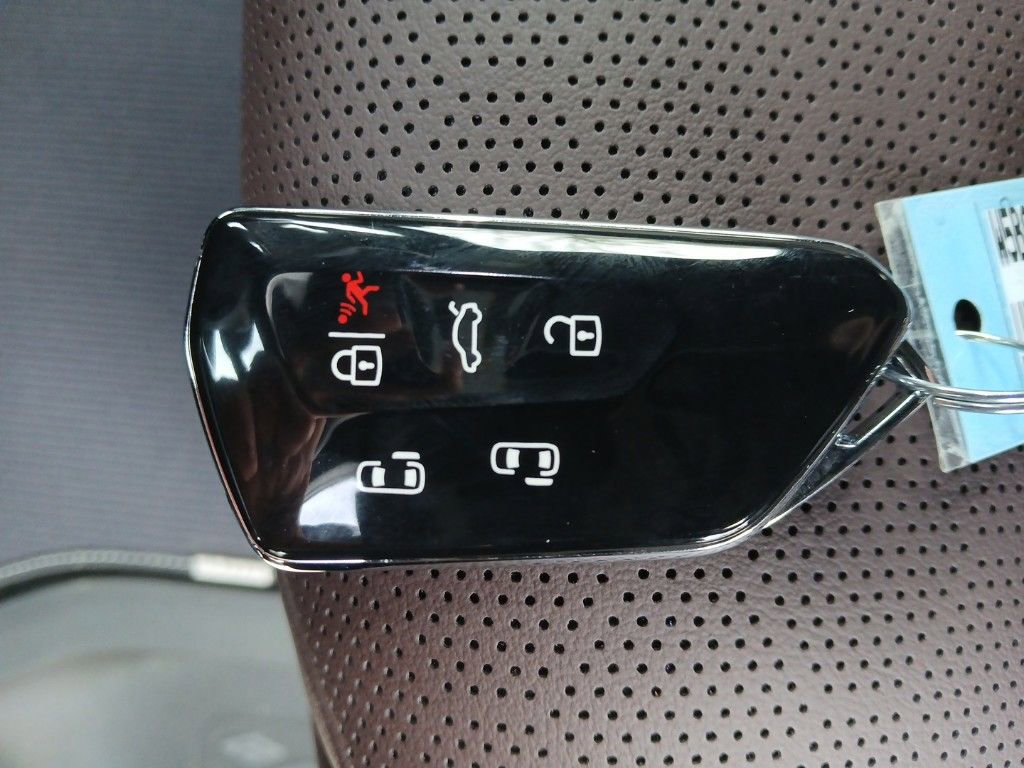 New 2025 Volkswagen ID. Buzz Pro S image 28