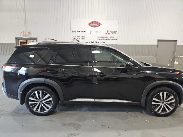 Certified 2022 Nissan Pathfinder Platinum w/ Cargo Package AWD/4WD image 2