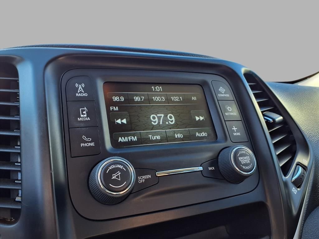 Used 2016 Jeep Cherokee Sport image 5