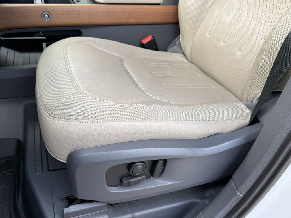 Used 2020 Land Rover Defender 110 SE image 17