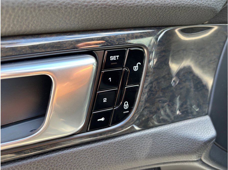 Used 2017 Porsche Panamera 4S image 23