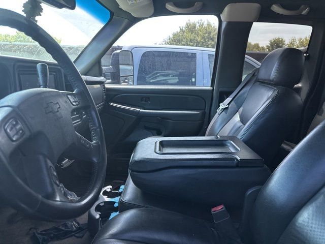 Used 2006 Chevrolet Silverado 2500 LT w/ Onstar Plus Package AWD/4WD image 4