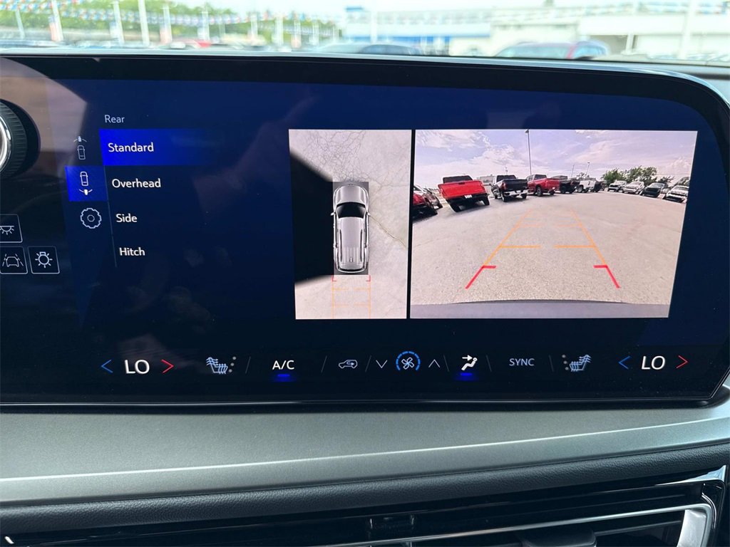 New 2025 Chevrolet Traverse LT w/ Enhanced Driving Package image 18