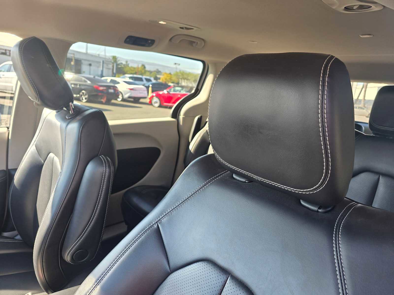 Used 2023 Chrysler Pacifica Touring-L image 24