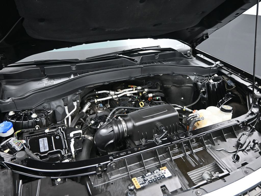 Used 2021 Ford Explorer XLT w/ Equipment Group 202A image 9