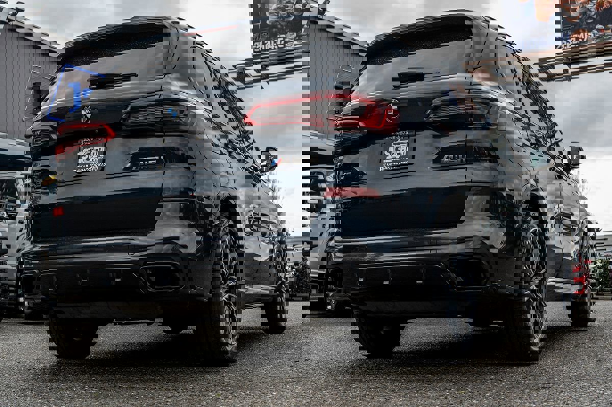 Used 2020 BMW X5 M50i w/ Executive Package image 3