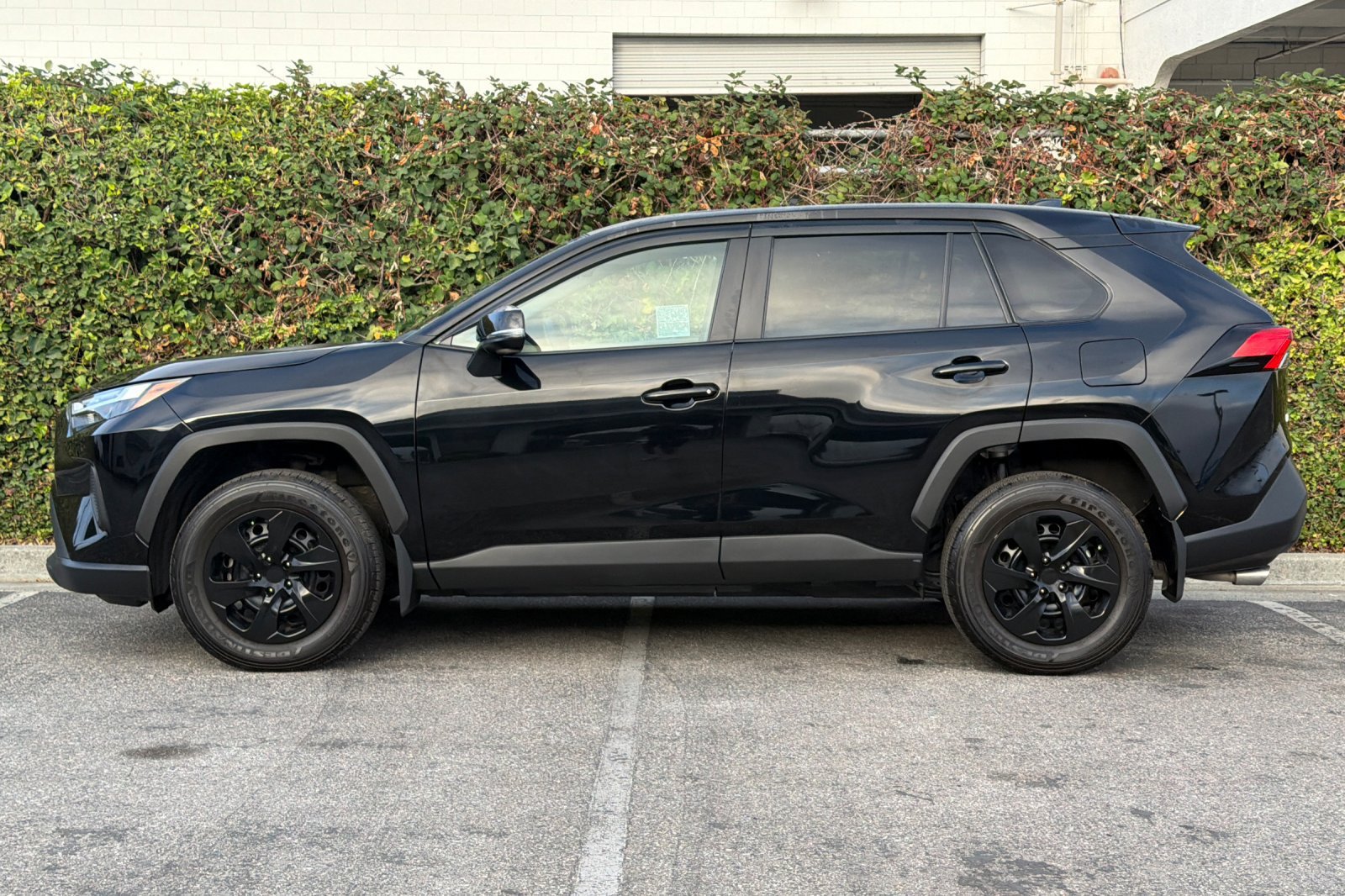 Used 2025 Toyota RAV4 LE AWD/4WD image 7