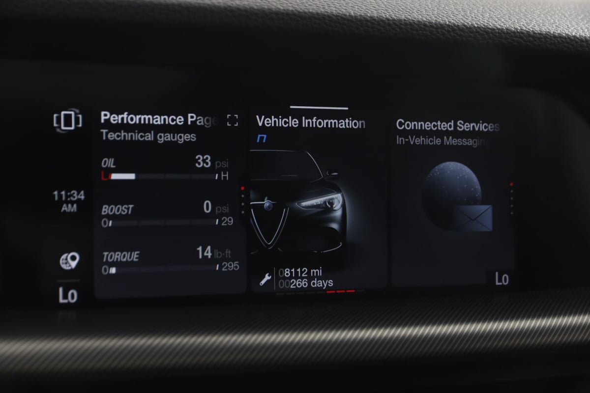 Used 2023 Alfa Romeo Stelvio Veloce AWD/4WD image 31