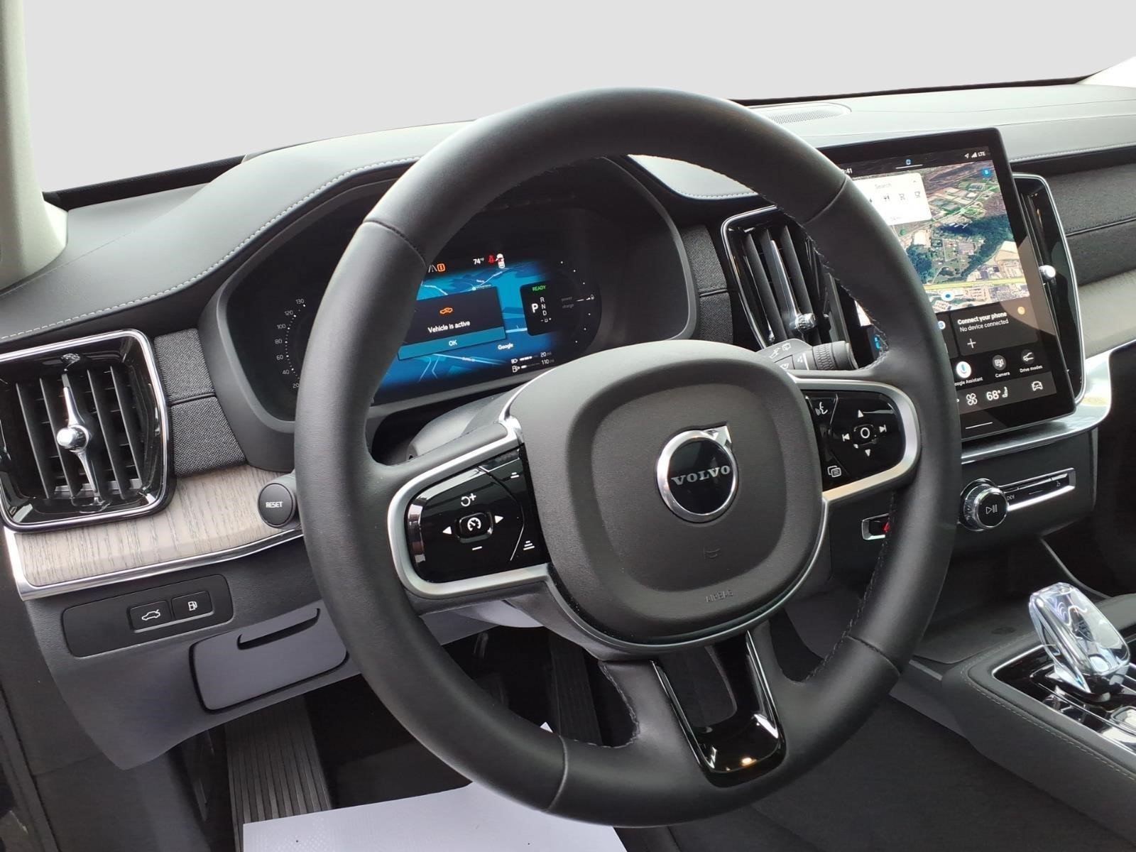 Used 2025 Volvo XC90 T8 Ultra w/ Protection Package Premier AWD/4WD image 12