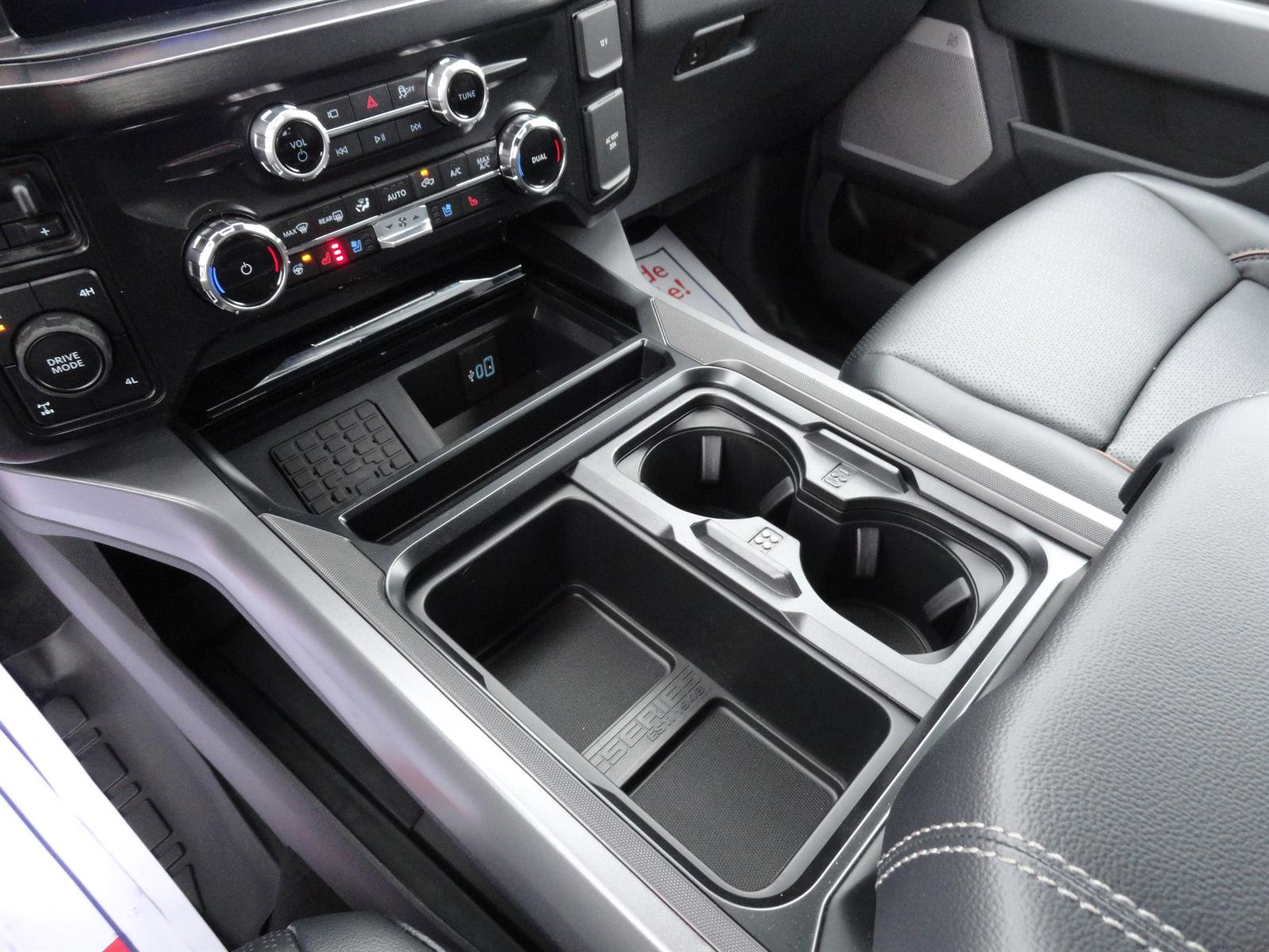 New 2026 Ford F250 Lariat w/ Black Appearance Package image 19