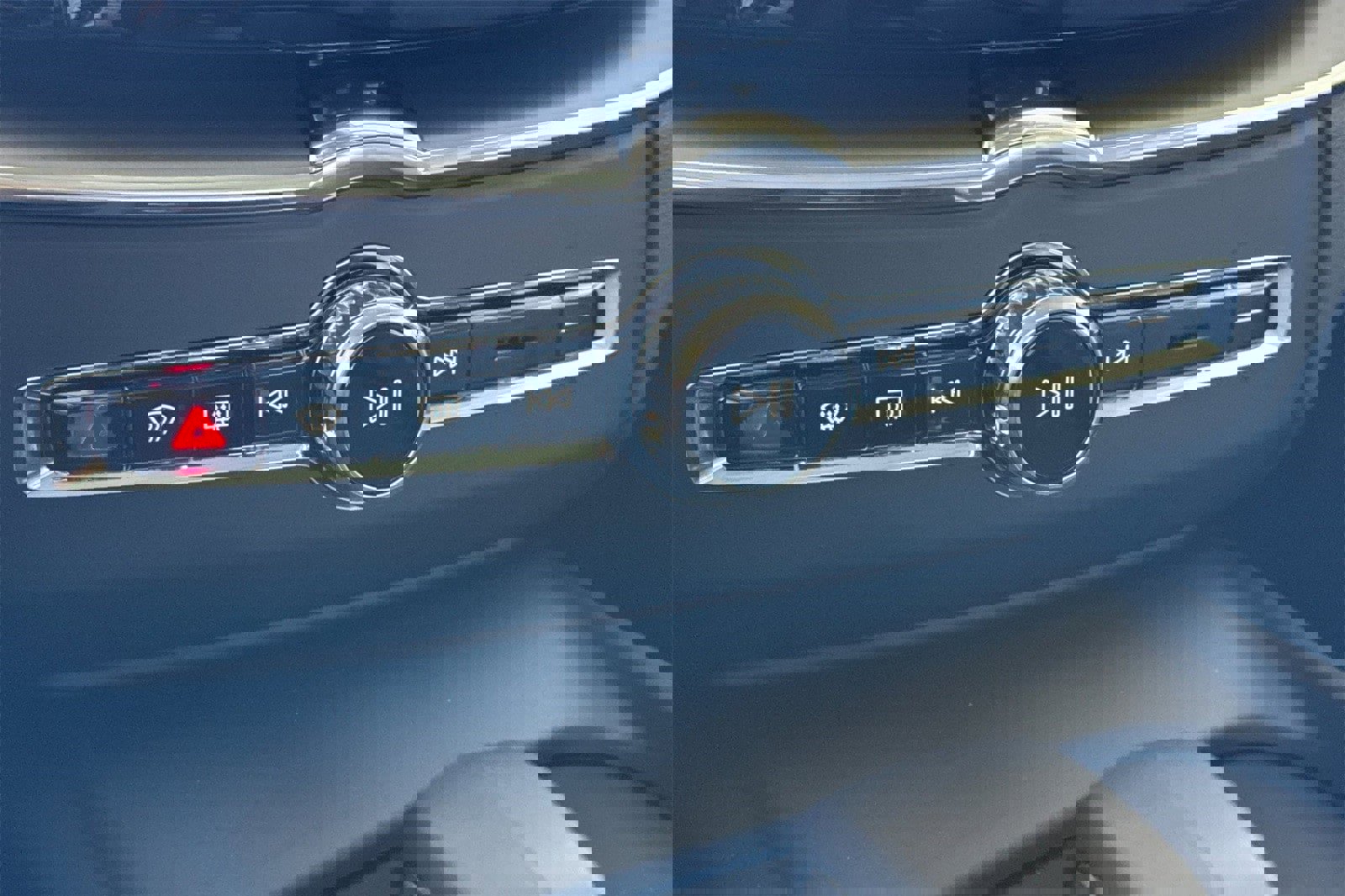 Used 2025 Volvo XC60 B5 Core w/ Protection Package Premier image 21