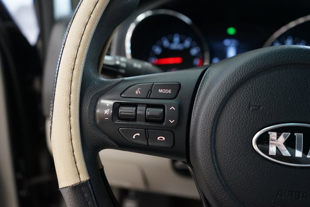 Used 2021 Kia Sedona LX image 31