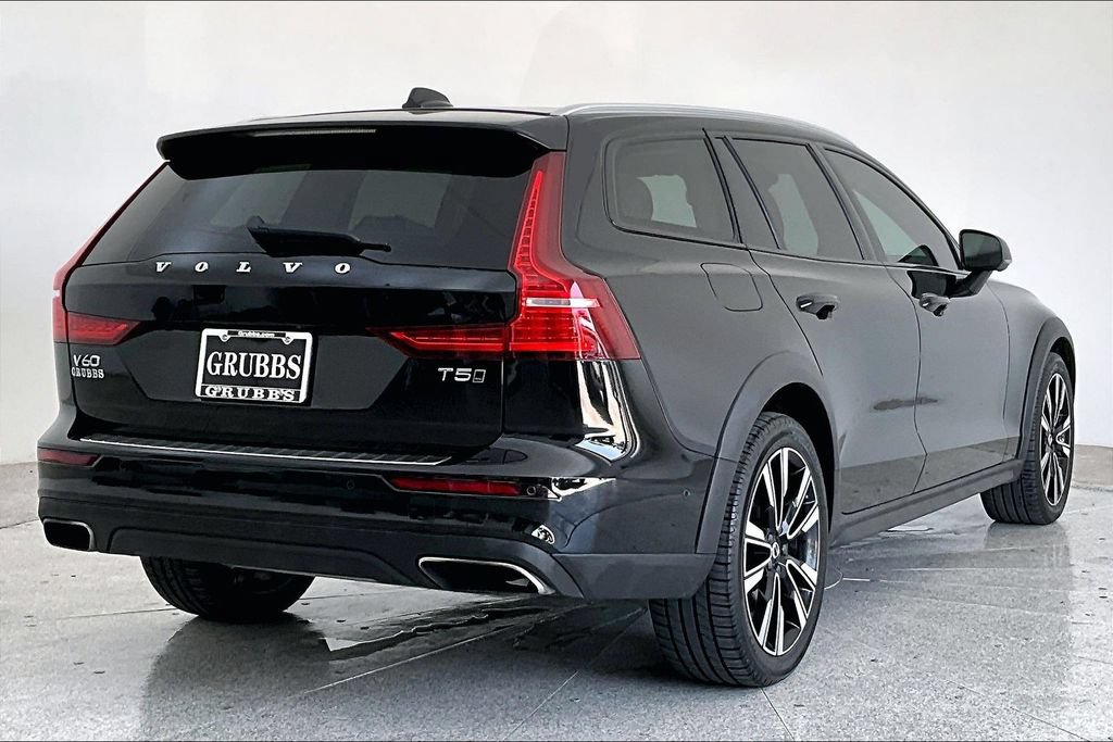 Used 2022 Volvo V60 T5 Cross Country w/ Advanced Package AWD/4WD image 2