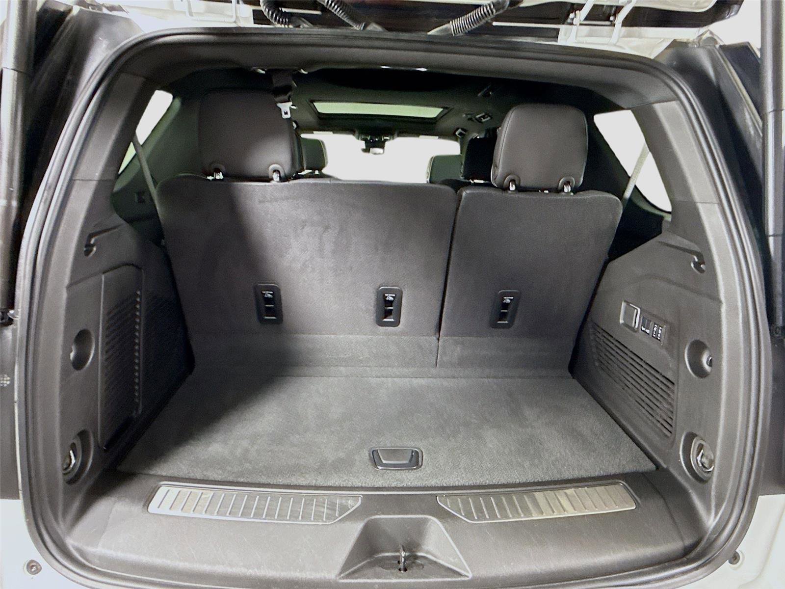 Used 2024 Chevrolet Tahoe Premier w/ Premium Package image 21