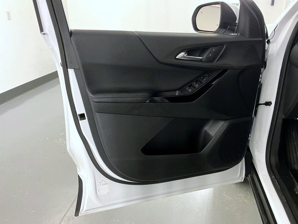 Certified 2025 Chevrolet Equinox LT image 9