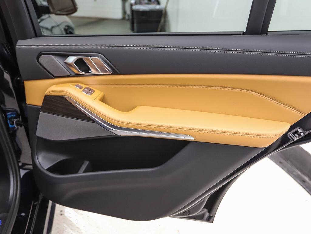 Used 2025 BMW X7 xDrive40i w/ Executive Package image 27